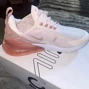 NIB Nike Women's Blush Pink Air Max 270 Sneakers size 11
